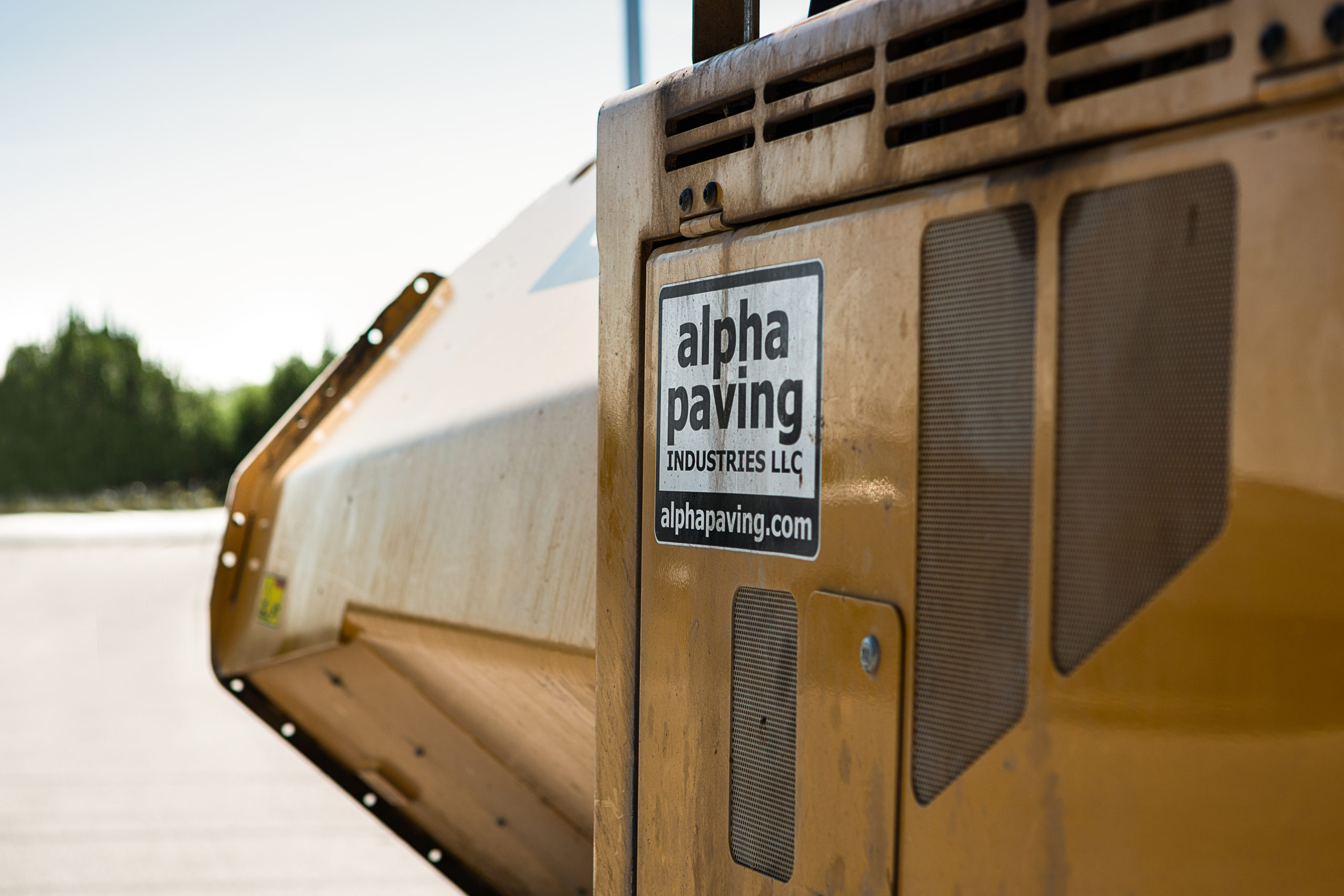 Read more about the article The Difference | Asphalt Sealcoating | Alpha Paving Industries
