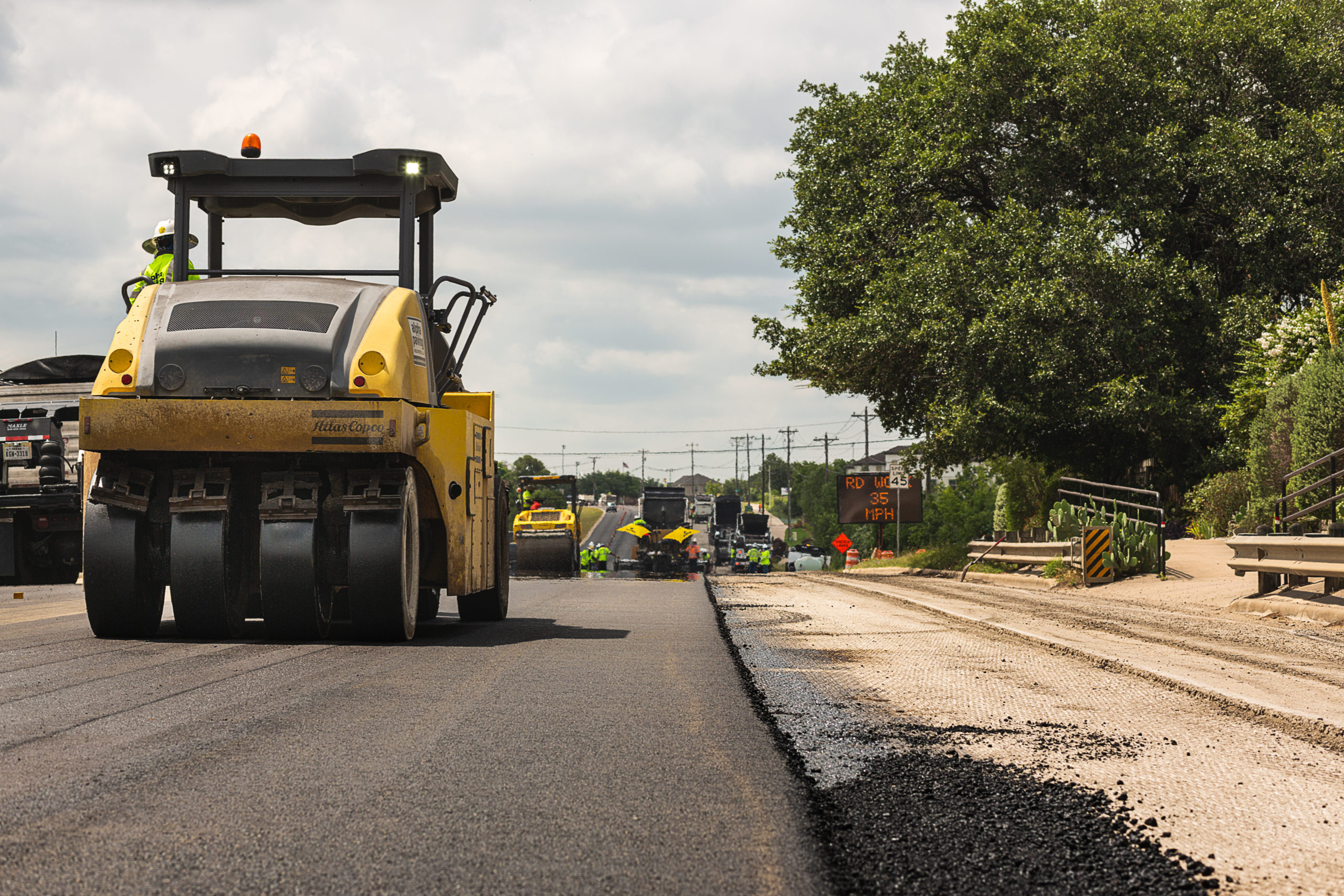 Read more about the article Finding the Right Asphalt Paving Contractor