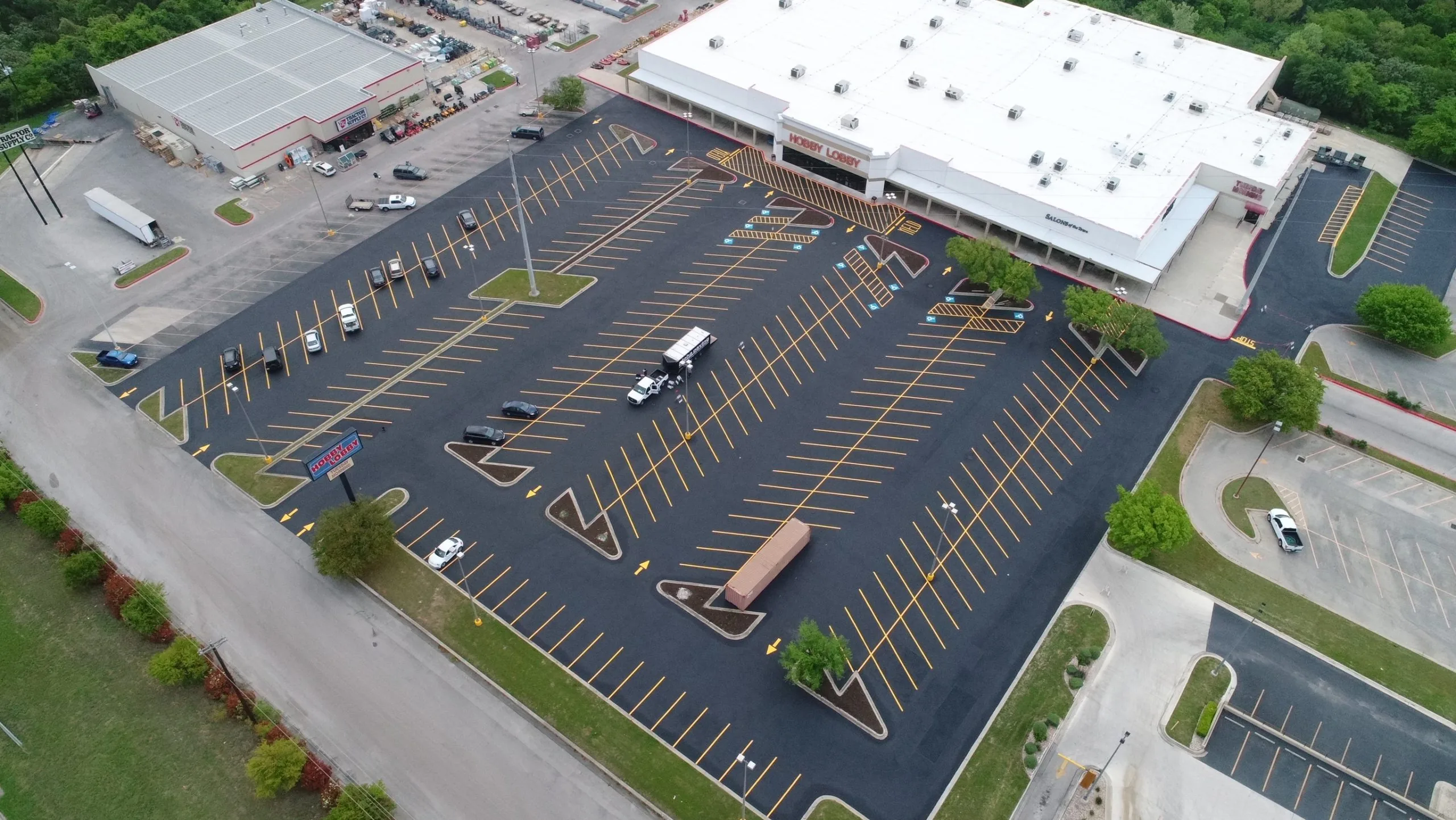 Read more about the article Asphalt Sealcoating & Winter Construction
