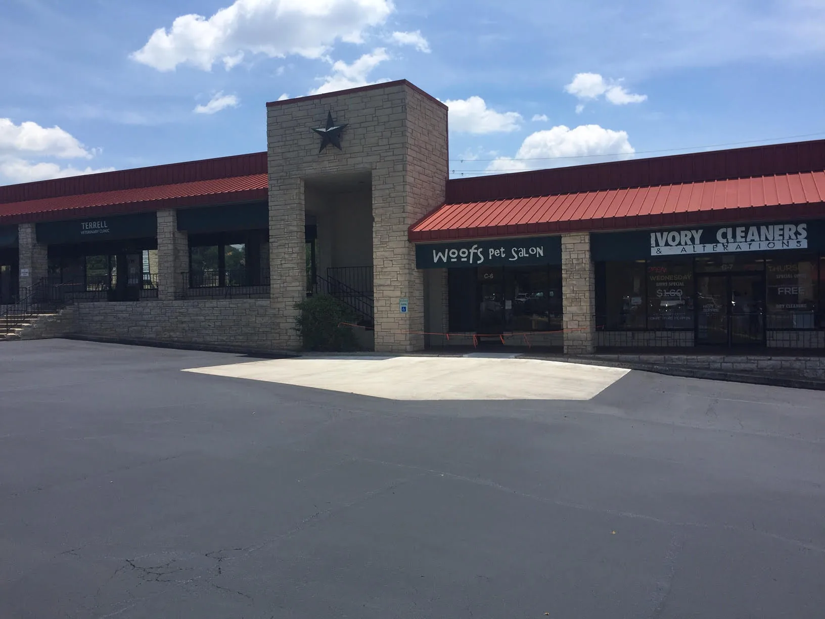 Read more about the article Asphalt Sealing & Slippery Pavement