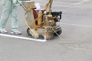 How long does parking lot paint take to dry? 