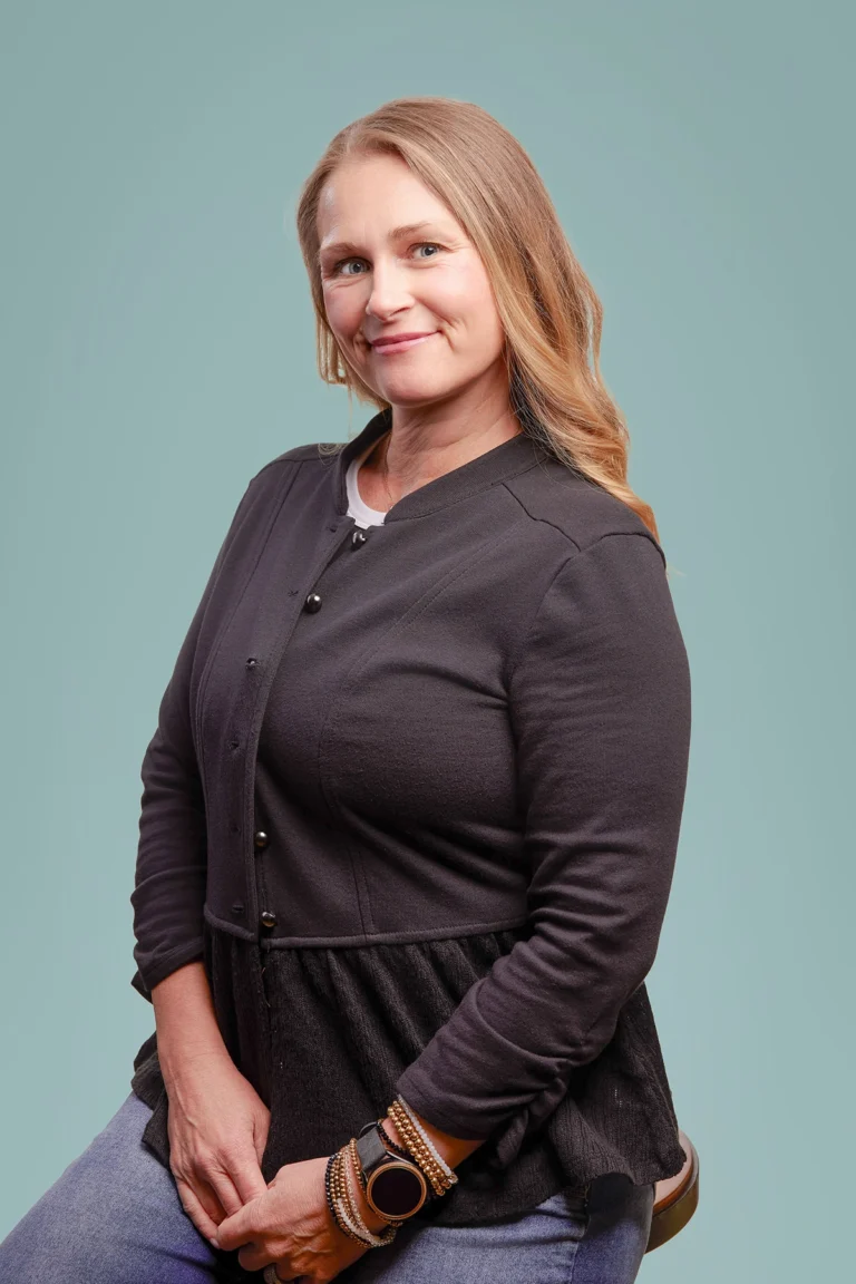 Amber Apeland headshot