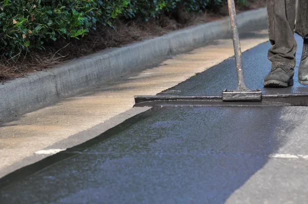 asphalt-sealcoating-austin-tx[1]