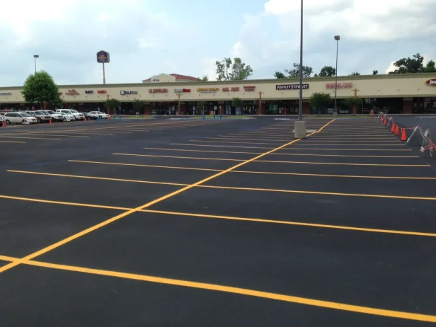 asphalt-sealcoating-austin-tx1[1]