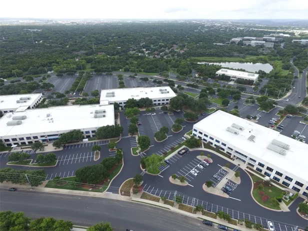 is sealcoating an asphalt paving lot